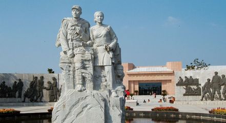 沙家浜文化魅力再現(xiàn) 阿慶嫂現(xiàn)身虹橋高鐵站，旅游禮包引熱潮